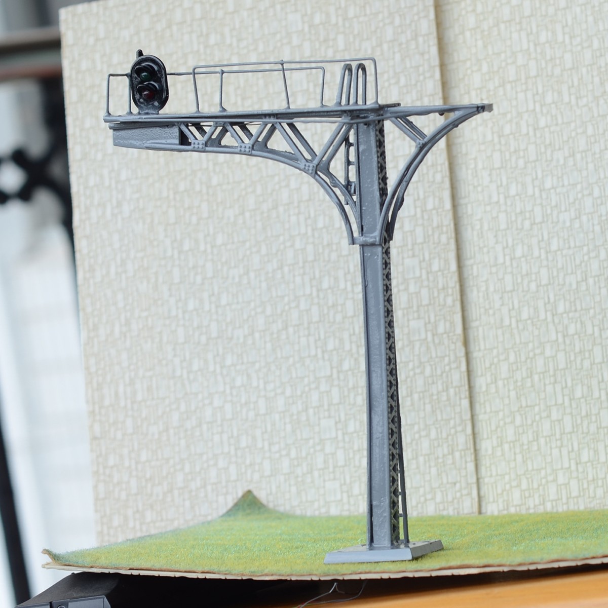1 x O scale cantilever signal bridge gray LEDs 2 aspects single Track right （WeHonest）（WeHonest）